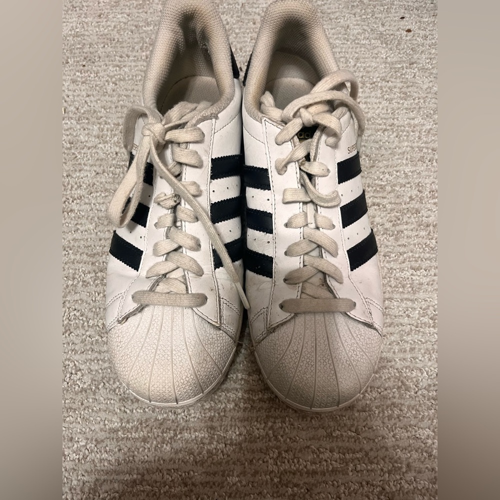 Adidas Sneakers